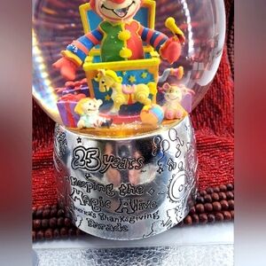 2015 DETROIT'S AMERICA'S THANKSGIVING DAY PARADE MUSICAL SNOW GLOBE ART VAN